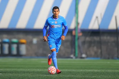 Alan Zubiri, nuevo futbolista del primer equipo de Cruz Azul.