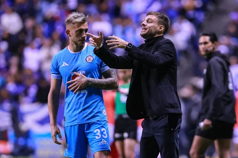 Martín Anselmi predica en Porto lo que dejó tirado en Cruz Azul.