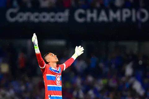 Atención: Kevin Mier podría ser titular con Cruz Azul antes de la fecha que dijo Nicolás Larcamón