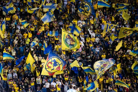 El detalle que sorprendió a todos: un fan del América deja un manto por Kevin Mier en La Noria