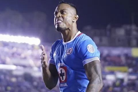 Cruz Azul compró la totalidad del pase de Willer Ditta