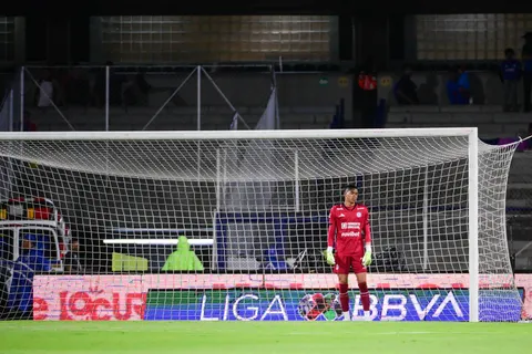 Contundente decisión de Cruz Azul tras los constantes errores de Kevin Mier: "Ya hubo contactos"