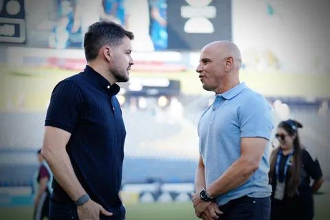 Chris Armas se rindió a los pies del equipo que comanda Larcamón.