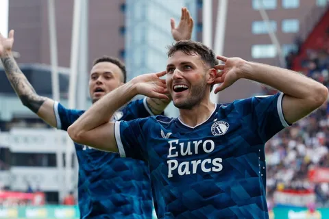 Ex Cruz Azul: Santiago Giménez marca doblete, ¡brutal arranque de temporada!