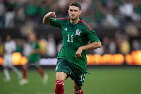 Santiago Giménez explicó por qué eligió jugar para México