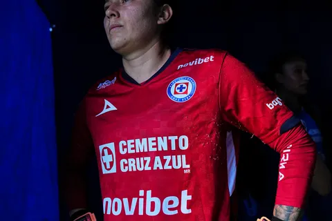 Alejandrina Godínez se despidió de Cruz Azul para regresar a Rayadas.