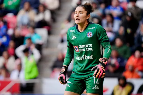 Revelan que Alejandría Godínez podría salir de Cruz Azul.