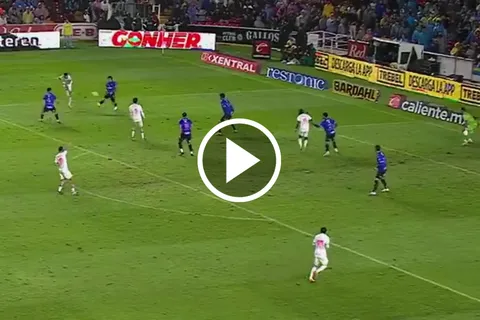 Nicolás Ibáñez señaló un golazo.