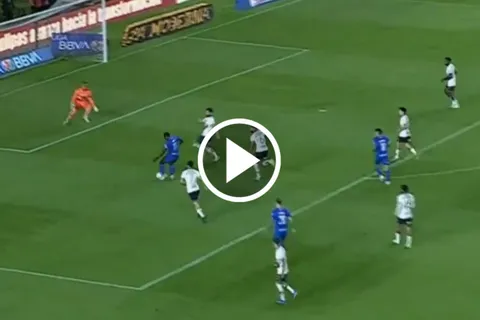 ¡Doloroso error! La pifia de Christian Ebere frente a Keylor Navas en la Final de Cruz Azul vs. Pumas