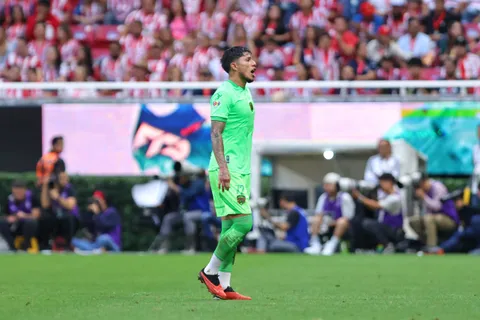 Palo durísimo de Carlos Salcedo a Martín Anselmi a pesar del apoyo incondicional del técnico