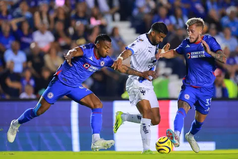 Cruz Azul respira: La última decisión de Rayados que los haría perder interés por Piovi y Ditta