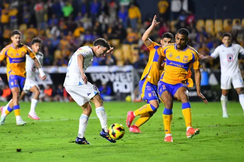 IA predice al ganador de la ida de las semifinales de Concachampions entre Cruz Azul y Tigres