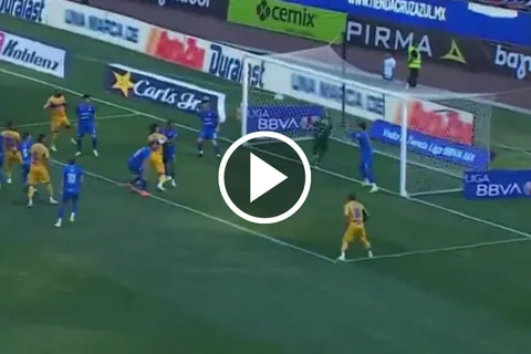 Omar Campos salvó a Cruz Azul.