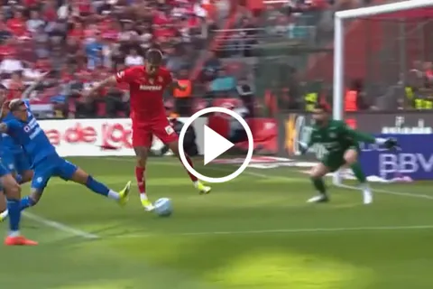 ¡Valió como un gol! La heroica atajada de Andrés Gudiño a un remate de 'taquito' en Cruz Azul vs. Toluca