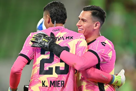 Dos porteros de elite, frente a frente en la Liga MX.