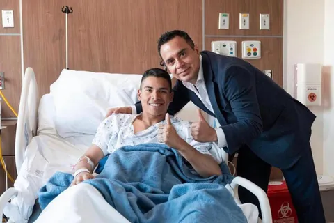 El Ingeniero visitó a nuestro portero en la clínica.