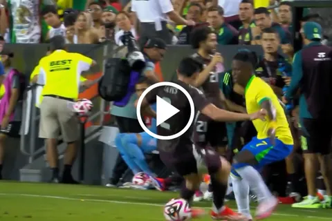 "Le faltó colmillo": Afición de Cruz Azul se mofa de Israel Reyes tras el túnel de Vinicius Jr.