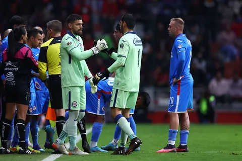 Elegido el portero: la decisión de Cruz Azul que esclarece la situación en la portería para el Apertura 2023