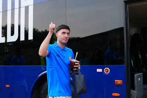 Cruz Azul felicita a José Paradela por su cumpleaños y la afición estalla: "Con razón el frío"