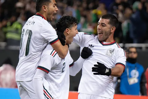 Una foto con pasado y presente cementero, versión tricolor.
