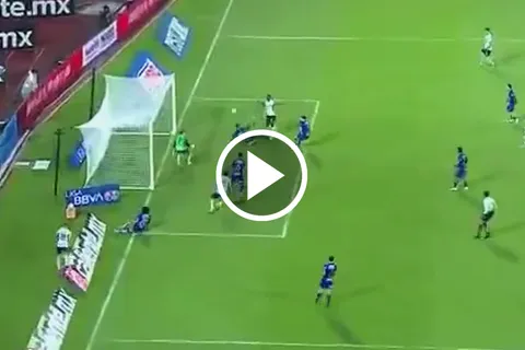 Así fue el primer gol de Cruz Azul ante Pumas.