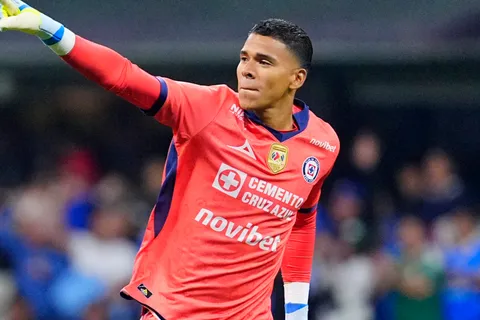 La afición cementera se muestra molesta con el colombiano.