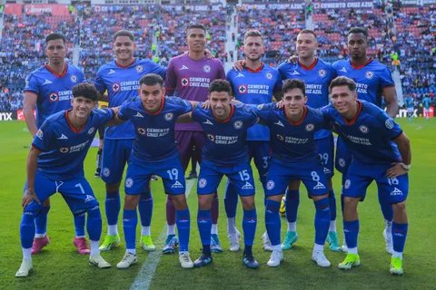 El jugador de Cruz Azul que está muy cerca del gol.