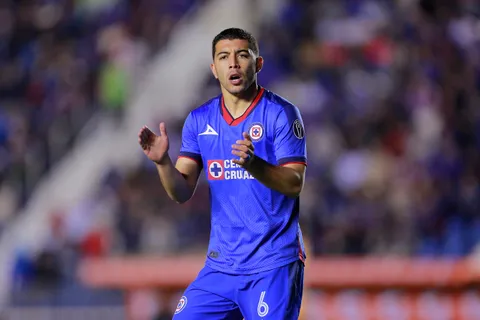 Erik Lira, suplente en Cruz Azul vs. Pumas UNAM