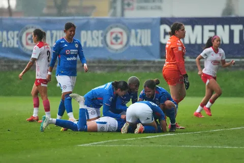 Cruz Azul femenil sueña con la Liguilla tras ganar a las Xolas en un festival de goles