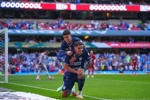 El Toro Fernández y Omar Campos son bajas de última hora en Cruz Azul de cara al Clásico Joven