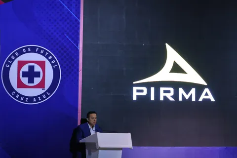 Cruz Azul anunció su extensión de contrato con Pirma.