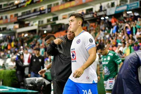 ¡Increíble! La peculiar playera que usó Mateo Levy durante el partido de Cruz Azul vs. León