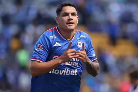 El Toro no ha resuelto su continuidad en el club.