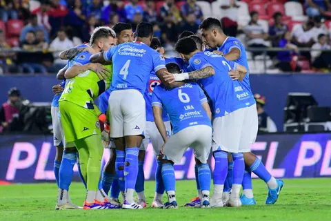 Cruz Azul prepara su duelo ante Chivas.