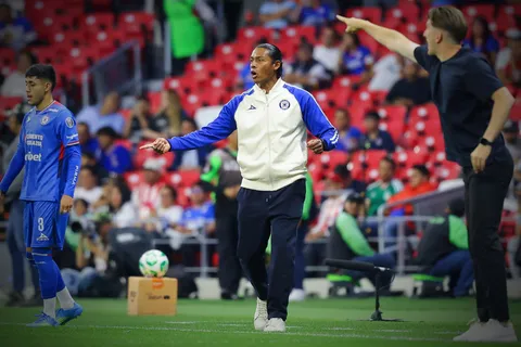 Joel Huiqui revitalizó a un Cruz Azul que atravesaba una crisis con Larcamón.
