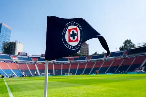 El recinto que acercó mucho a la gente con el equipo, otra vez en discusión.