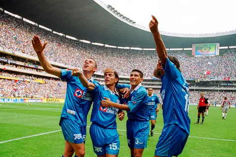 La ex estrella mundial destacó las históricas campañas de Cruz Azul en Copa Libertadores.