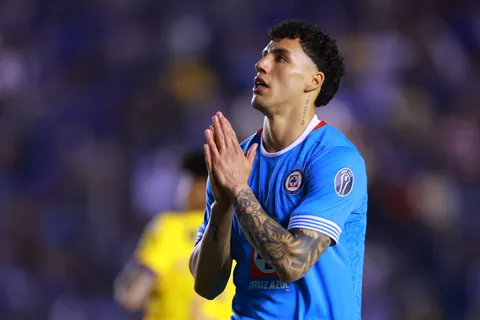 Jorge Sánchez aún no reaparece en Cruz Azul.