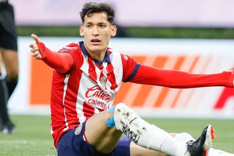Chivas intenta que Cruz Azul no fiche a Chiquete Orozco