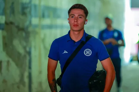 Lo que alejaría a Rodrigo Huescas de continuar en Cruz Azul