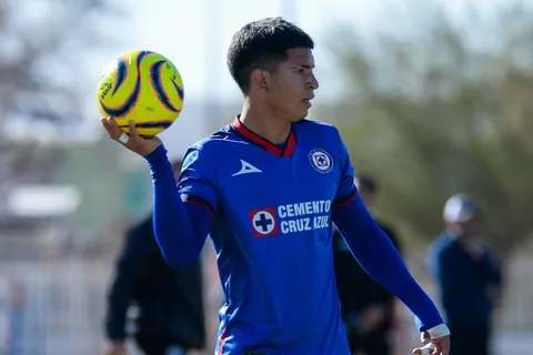Cruz Azul le renovó el contrato a Javier Suárez por pedido de Iván Alonso