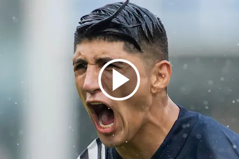 VIDEO: La fea acción de Alan Pulido que hace dudar a Cruz Azul