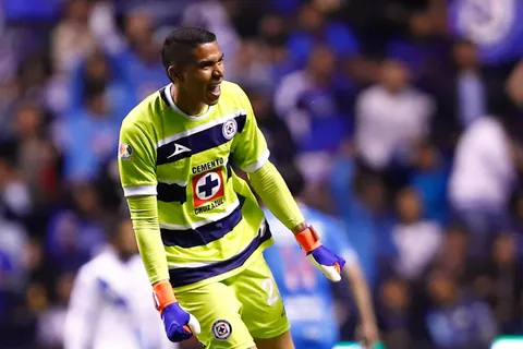 Mier pone en alerta a Cruz Azul con su gran nivel.