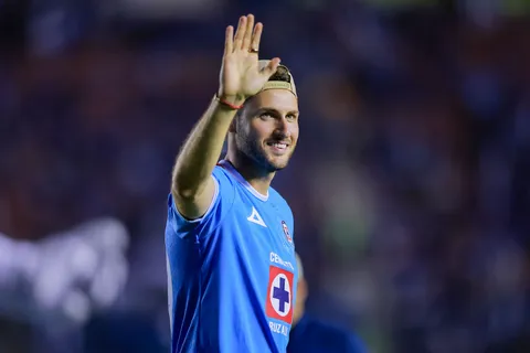 La promesa de Santiago Giménez a la afición que ilusiona a Cruz Azul
