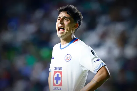 Lolo Faravelli habló tras estampar la firma de su nuevo contrato con Cruz Azul.