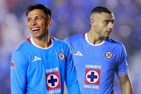 Ángel Sepúlveda y Giorgos Giakoumakis disputarían un lugar por ser el "nueve" titular.