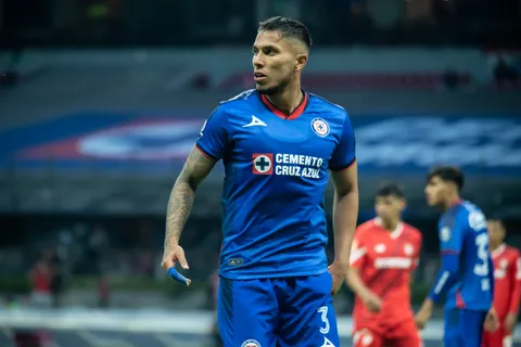 Carlos Salcedo podría volver a ser tenido en cuenta en Cruz Azul