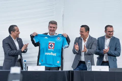 Cruz Azul presentó a su nuevo patrocinador principal, que estará presente en la playera.