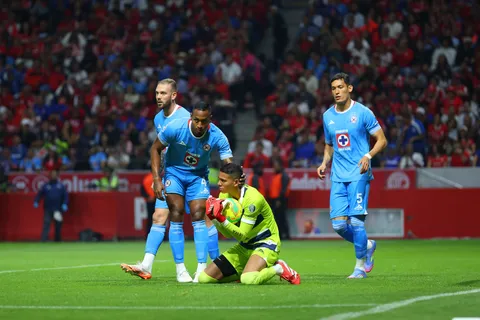 Kevin Mier no fue el único: Otro jugador de Cruz Azul se quedó con el Balón de Oro