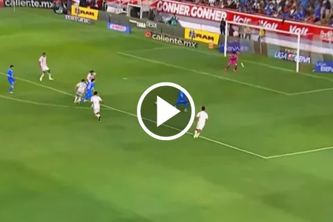 Willer Ditta se "viste" de Ronaldo Nazário y Cruz Azul ya golea 0-3 al Necaxa